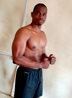 Dannie - masseur in Nairobi Photo 1 of 5