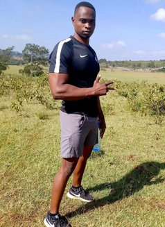 Dannie - masseur in Nairobi Photo 2 of 5