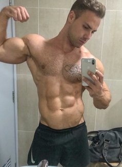 Danny Fitt - Male escort in Dubai Photo 4 of 6