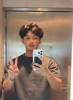 Danny - Male escort in Riyadh Photo 3 of 4