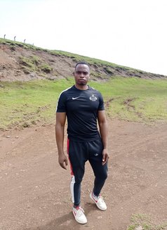 Danny - Masajista in Nairobi Photo 7 of 8