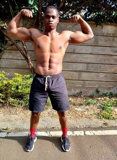 Danny - masseur in Nairobi Photo 7 of 7