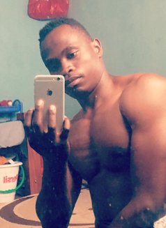 Danny Lynurs - masseur in Nairobi Photo 5 of 8