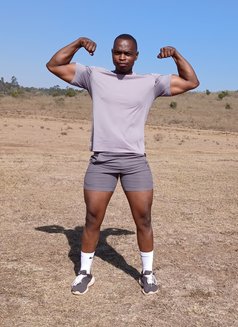 Danny Lynurs - masseur in Nairobi Photo 6 of 8