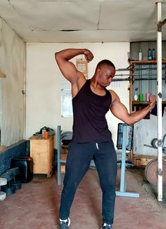 Danny Lynurs - masseur in Nairobi Photo 8 of 8