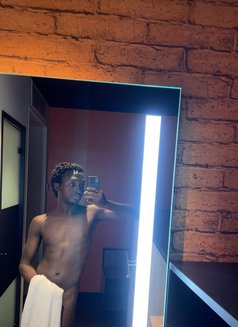 Danny - Male escort in Kampala Photo 4 of 5