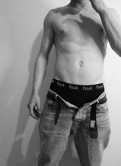 Danny V - Male escort in London Photo 1 of 6