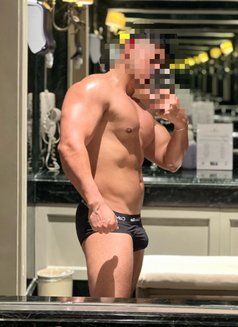 Dante - masseur in Dubai Photo 2 of 3
