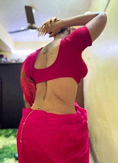 Danushi - escort in Colombo Photo 2 of 4