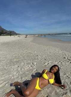 Daphine - escort in Sharjah Photo 1 of 6