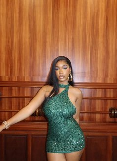 Daphine - escort in Sharjah Photo 2 of 6