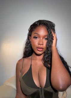 Daphine - escort in Sharjah Photo 5 of 6