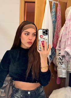 Daphne - escort in Dubai Photo 1 of 11