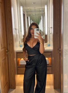 Daphne - escort in Dubai Photo 3 of 11