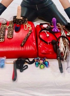 Domina Daphnie - Dominadora in Mumbai Photo 2 of 11