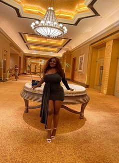 Daraline - escort in Abu Dhabi Photo 4 of 6