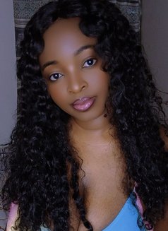 Daraline - escort in Abu Dhabi Photo 5 of 6