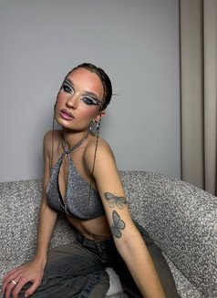 Daria - escort in Hong Kong Photo 2 of 7