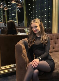 Daria - escort in Hong Kong Photo 7 of 7