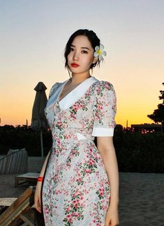 Daria - escort in Hong Kong Photo 1 of 19