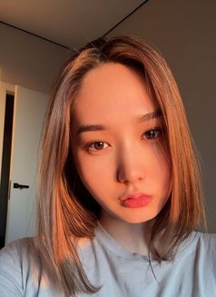 Daria - escort in Hong Kong Photo 9 of 19