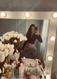 Daria - escort in Hong Kong Photo 3 of 15