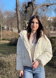 Daria - escort in Hong Kong Photo 5 of 15