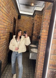 Daria - escort in Hong Kong Photo 6 of 15