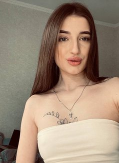 Daria - escort in Hong Kong Photo 7 of 15