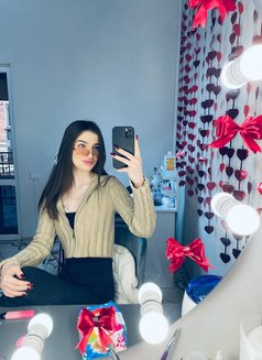 Daria - escort in Hong Kong Photo 8 of 15