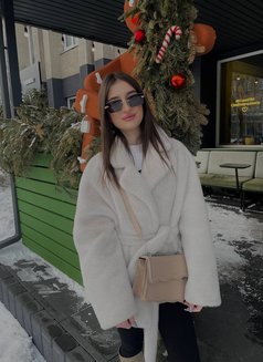 Daria - escort in Hong Kong Photo 10 of 15