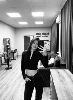 Daria - escort in Hong Kong Photo 11 of 15