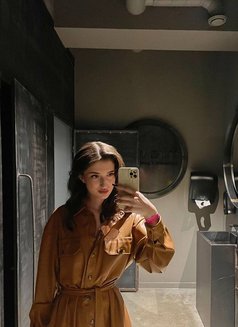 Daria - escort in Hong Kong Photo 12 of 15