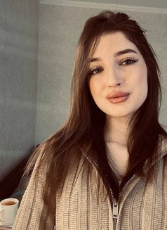 Daria - escort in Hong Kong Photo 14 of 15