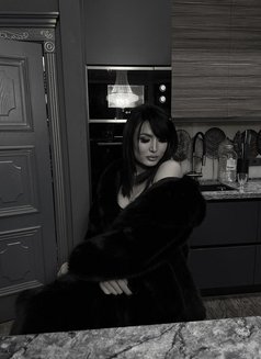 Daria Xl - Transsexual escort in Dubai Photo 8 of 11