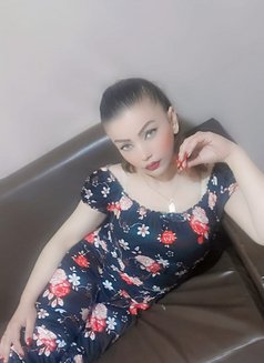 Darin - escort in Beirut Photo 4 of 6