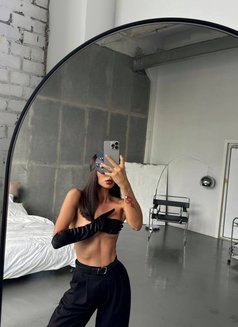 Darina - escort in İstanbul Photo 1 of 6