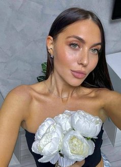 Darina - escort in İstanbul Photo 5 of 6