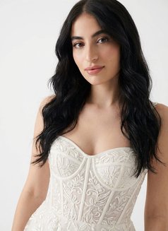 Darina - escort in Hong Kong Photo 3 of 6