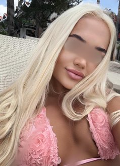Darina - escort in Paris Photo 3 of 5
