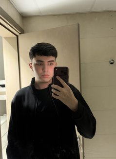 Dario - Male escort in Dubai Photo 2 of 6