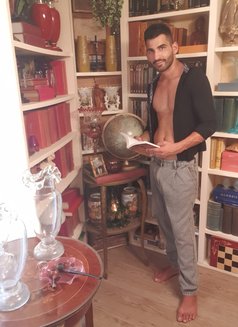 Darius - Male escort in Malta Photo 2 of 5