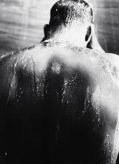 Dark Bull4 - Acompañantes masculino in Maldives Photo 3 of 4