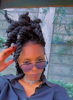 Dark - escort in Nairobi Photo 2 of 3