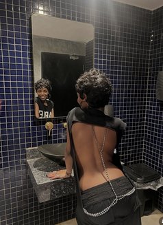 Dark - escort in Nairobi Photo 6 of 8