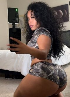 Darlie - escort in Erbil Photo 2 of 2