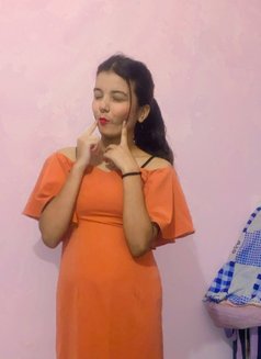 Sakshi - puta in New Delhi Photo 3 of 3