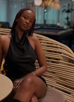 Darsy African Escort - puta in Noida Photo 2 of 5