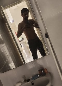 Darwin - Male escort in Jakarta Photo 1 of 8
