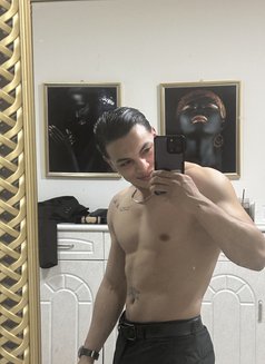 Darwin - Male escort in Dubai Photo 1 of 1